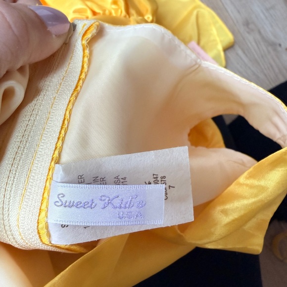 Sweet Kids Yellow Sleeveless Dress with Floral Waist detail size 7 Girls NWT - Picture 5 of 7